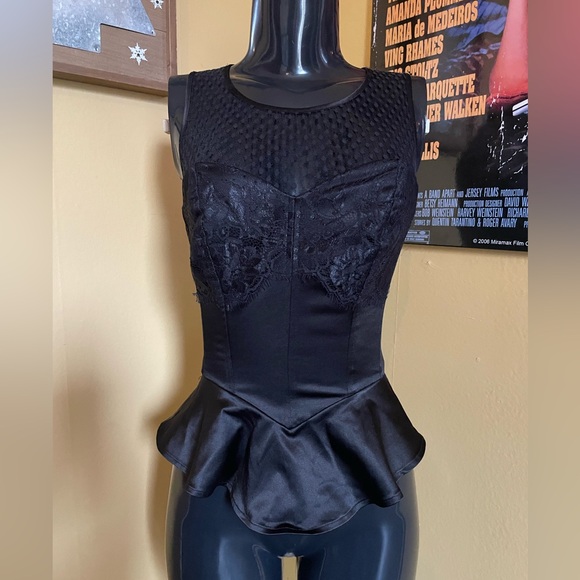 Women’s Lace & Satin Peplum Top ( XS ) - Picture 4 of 4
